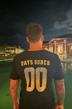 Camiseta Days Sober - Relax 